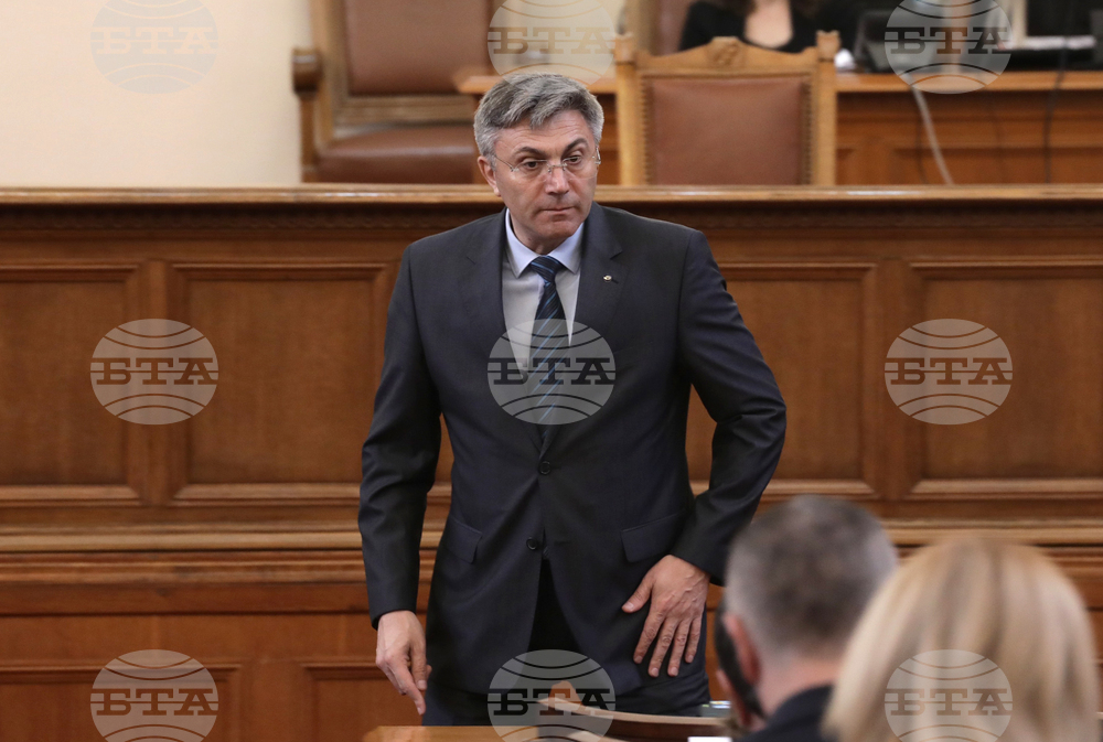 Парламент - Мустафа Карадайъ - заседание
