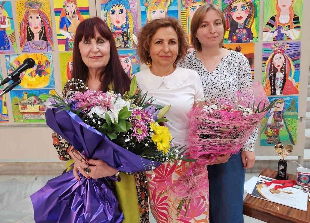 Относно: Децата от арт школа "Колорит" с 300 награди от началото на творческия сезон 2021/2022 година