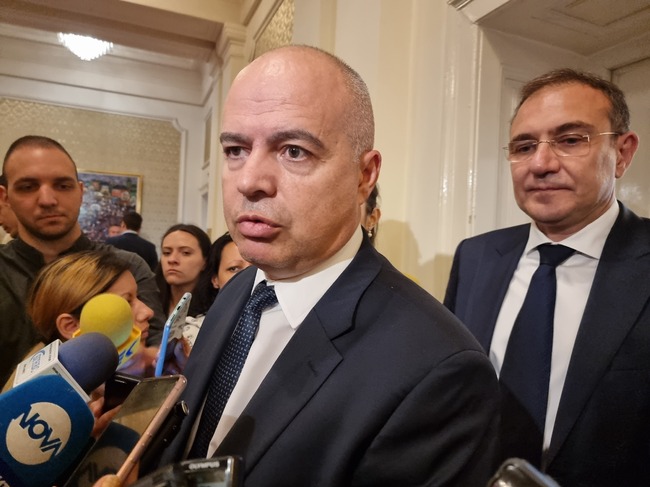 В рамките на този парламент друго правителство, освен това, което управлява, вече не е възможно, коментираха от БСП