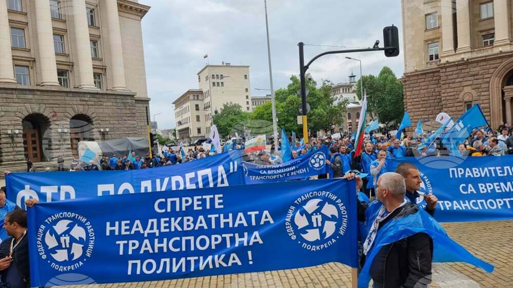 Служителите на градския транспорт продължиха своя протест пред Министерския съвет