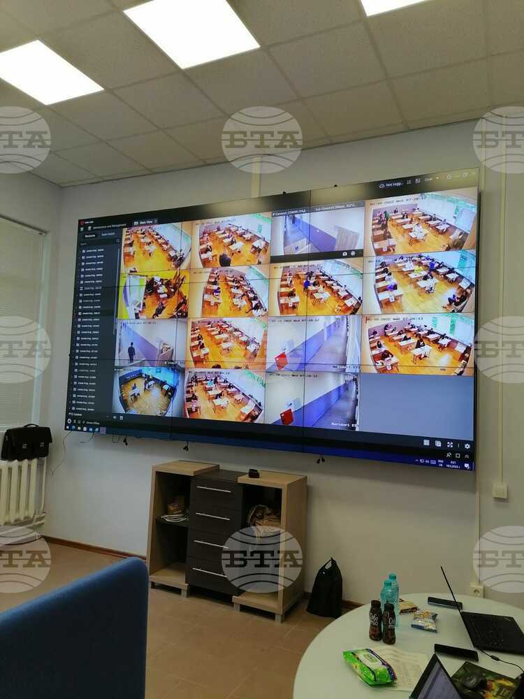 Зрелостниците търсиха скръбта и утехата в Дебеляновия спомен