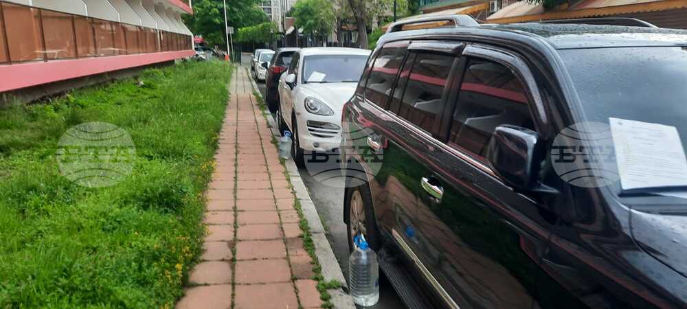 В Слънчев бряг информират с брошури украинските бежанци, пристигнали с коли, че от 1 юни паркирането ще е платено