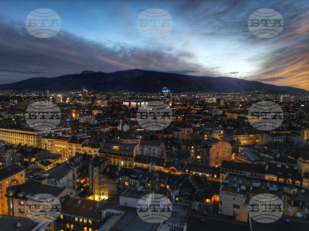 Близо 9400 потребители са сключили договор за жилищен кредит чрез посредници през първите шест месеца на тази година, сочат данните на БНБ 