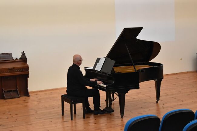 Благотворителен концерт в подкрепа на украинските бежанци се проведе в ЮЗУ „Неофит Рилски“ 