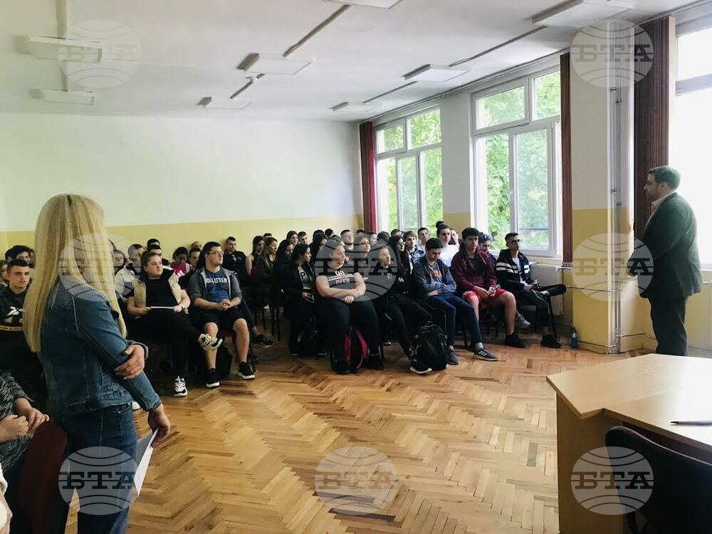 Старозагорски ученици са се включили в кампанията “Да задържим младите хора в Стара Загора”