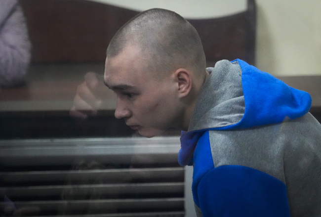 Първият руски войник, изправен пред украински съд за военни престъпления, бе осъден на доживотен затвор