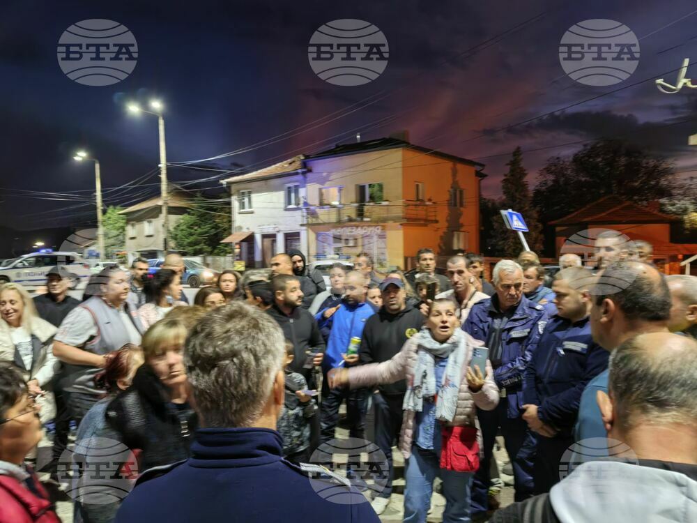 Жители на пернишкия квартал "Църква" излязоха на спонтанен протест във връзка с авария, оставила ги без вода два дни