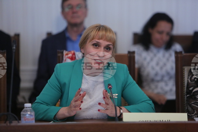 Парламент - комисия по образованието и науката
