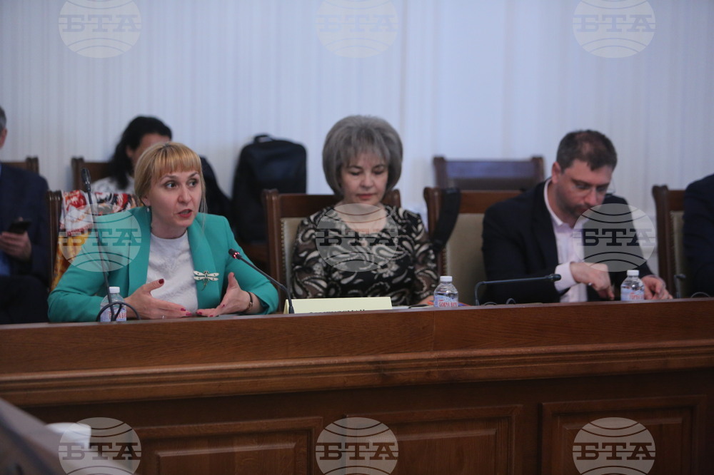 Парламент - комисия по образованието и науката