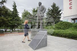 УНСС - Илияна Йотова