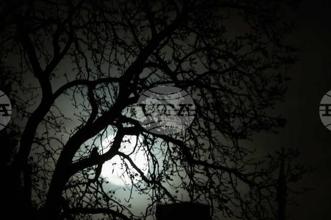 Частично лунно затъмнение