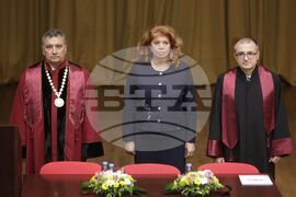 УНСС - Илияна Йотова - дипломи - връчване
