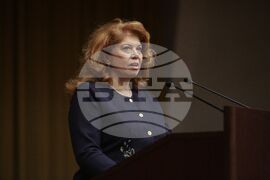 УНСС - Илияна Йотова - дипломи - връчване