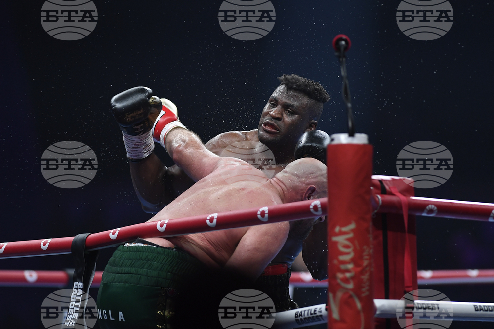 Бившият шампион на UFC Нгану попадна класацията на Световния боксов съвет