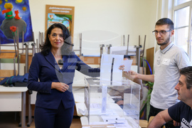 Ваня Григорова - гласуване - местни избори 2023