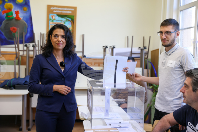 Ваня Григорова - гласуване - местни избори 2023