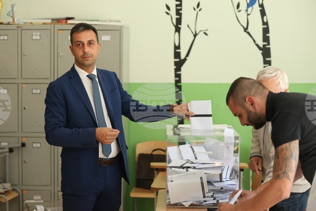 Деян Николов - гласуване - местни избори 2023