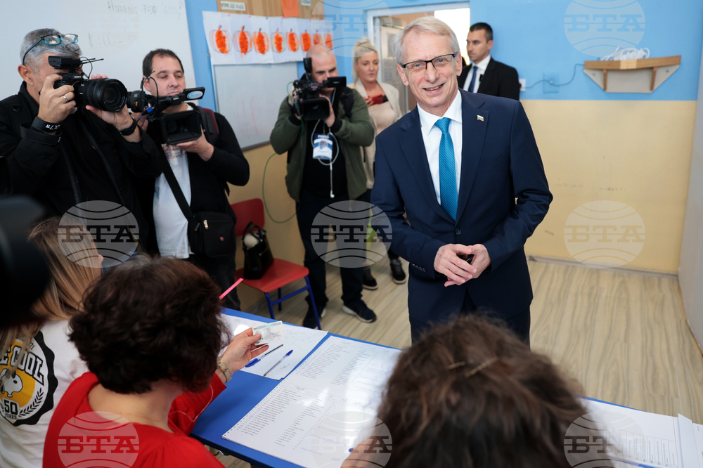 Николай Денков - гласуване - местни избори 2023