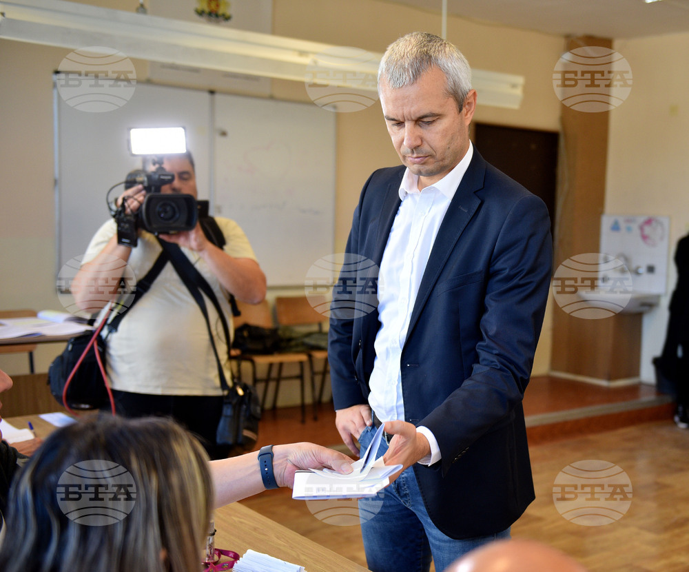 Vazrazhdane Leader Kostadinov Votes in Varna