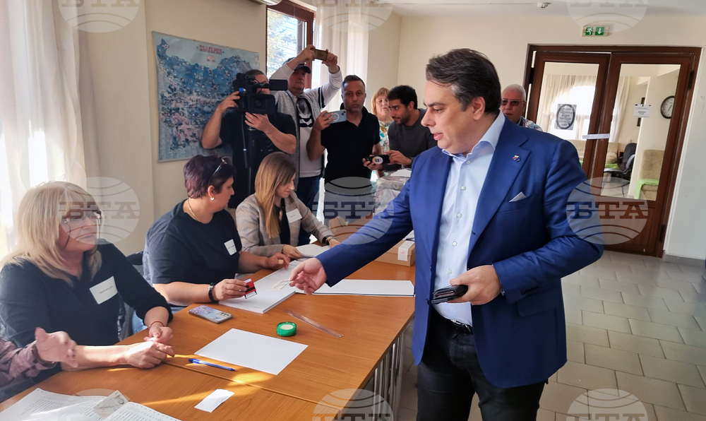 Отказаха вота на министър Асен Василев заради липсата на уседналост