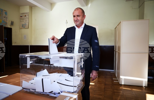 Румен Радев - гласуване - местни избори 2023