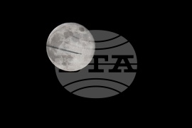 Луна - самолет