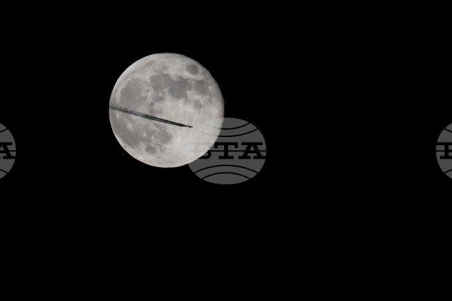 Луна - самолет