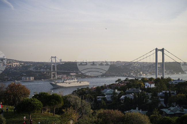 Кораби на турските военноморски сили участваха в парад през Босфора в рамките на технологичен фестивал
