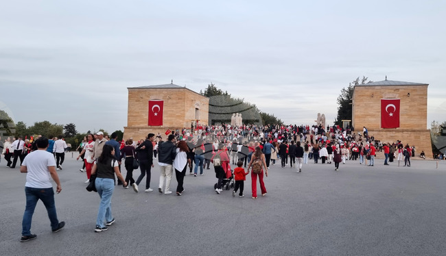 Близо 60 процента от турците искат предсрочни президентски избори, а Народнорепубликанската партия е първа политическа сила в Турция, сочи проучване