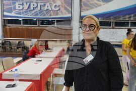 Бургас - местни избори 2023 - предаване на изборни книжа - Фани Семерджиева