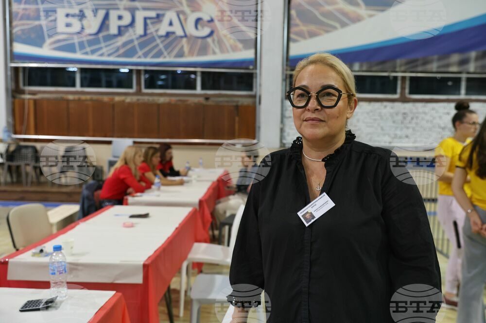 Бургас - местни избори 2023 - предаване на изборни книжа - Фани Семерджиева