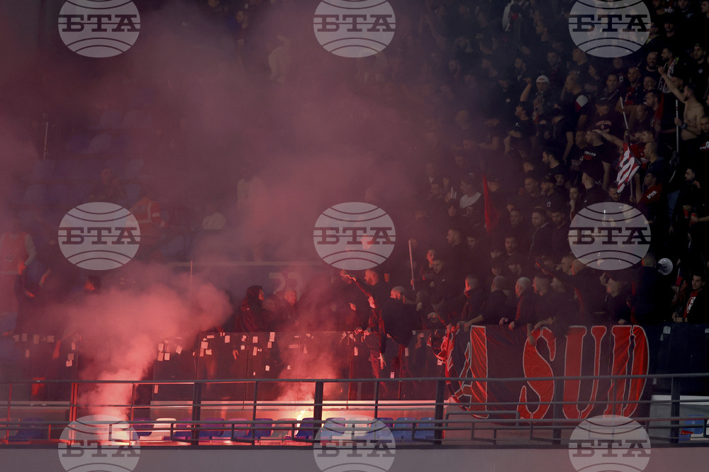 Вратар в Германия пострада, след като бе уцелен с фойерверк по време на футболен мач