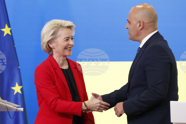 ЕС ще подпомогне реформите на Западните Балкани с пакет от инвестиции на стойност 6 милиарда евро, обяви Урсула фон дер Лайен в Скопие
