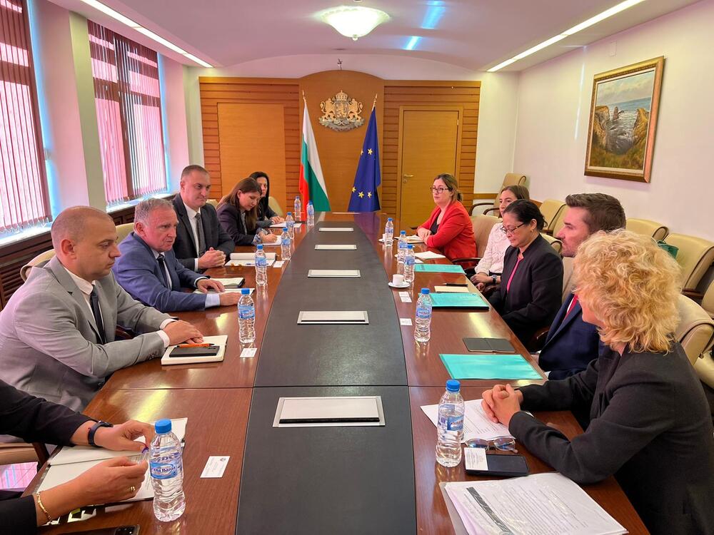 Ръководството на МЗХ обсъди с делегати от САЩ прилагането на европейския регламент за внос и износ от ЕС на определени продукти