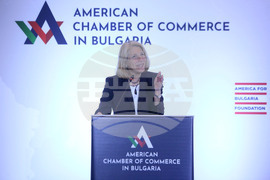Кирил Петков - Американска търговска камара - Карън Донфрид - бизнес закуска