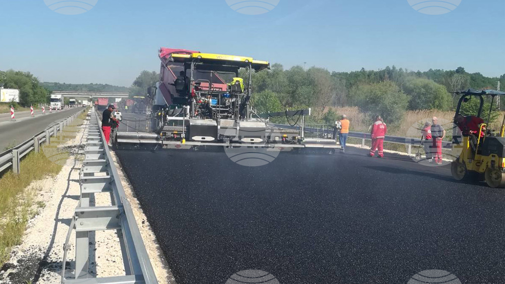 Продължава ремонтът на шест километра от Автомагистрала "Марица" в област Хасково