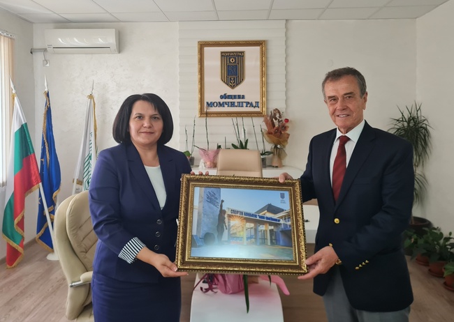 Потенциала за икономическо развитие обсъдиха кметът на Момчилград и почетният председател на изселническа организация