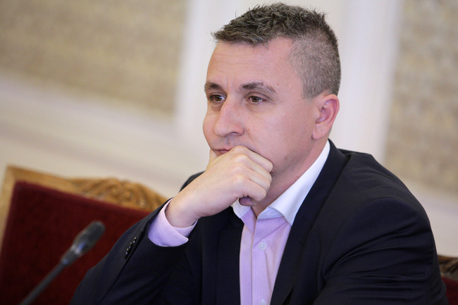 Пълният обем доставки на природен газ от Азербайджан ще започне от 1 юли, каза министър Николов