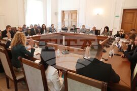 Парламент - комисия - заседание