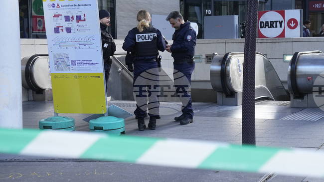 Три жени са ранени с нож в парижкото метро, заподозреният е задържан