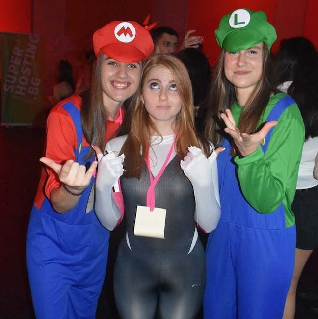 Американски университет в България: Втора поредна година АУБ дарява средства на CancerCare