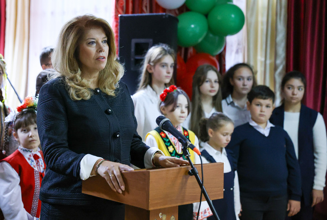 VP Iotova: Vasil Levski Bulgarian Theoretical Lyceum in Chisinau Is Significant Part of Spiritual Empire Called Bulgaria