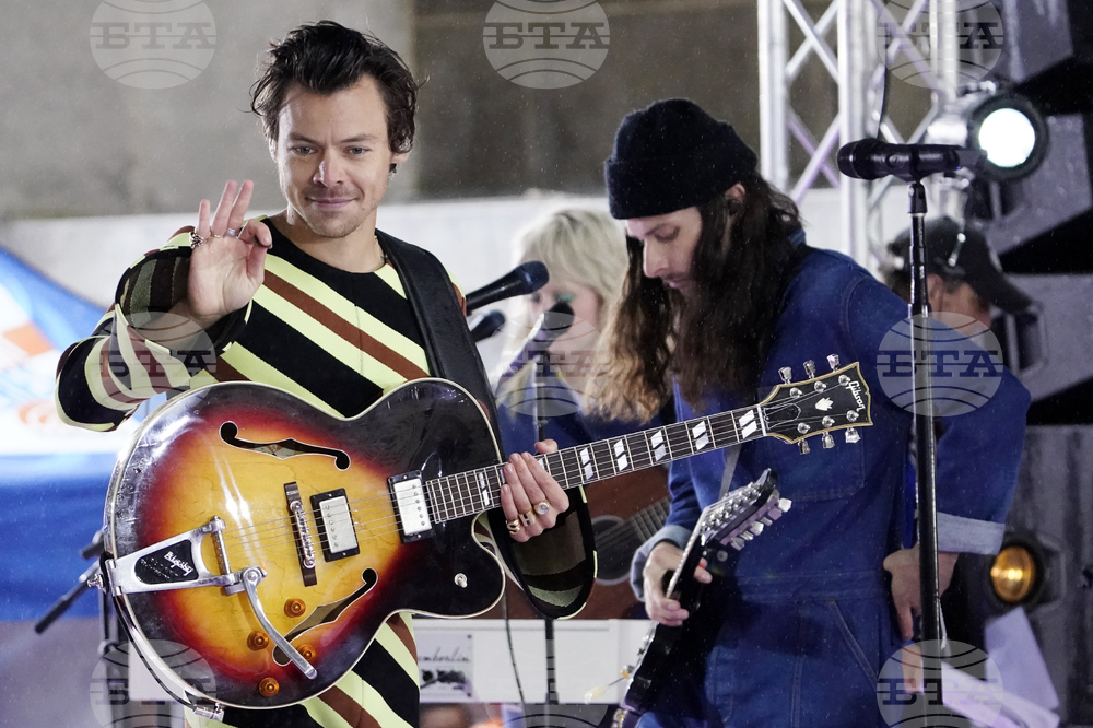 Хари Стайлс организира предварителни партита за фенове за прослушване на новия си албум в 40 града по света