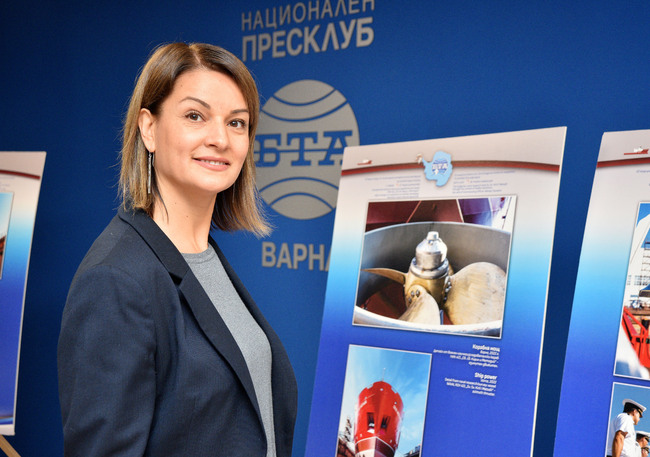 Радка Данаилова откри първата си самостоятелна изложба в Националния пресклуб на БТА във Варна