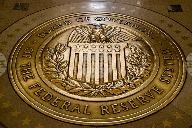 Тръмп отново настоя за понижение на лихвите, но инвеститорите очакват обратното заради войната с Иран