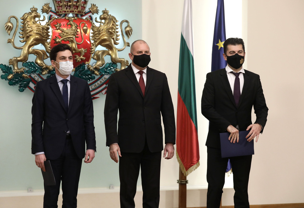 Alpha Research: Incumbents Are Facing Pivotal Point in Terms of Public Support 