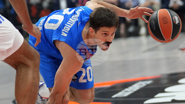 Треньорът Шави Паскуал се завръща начело на баскетболния Барселона