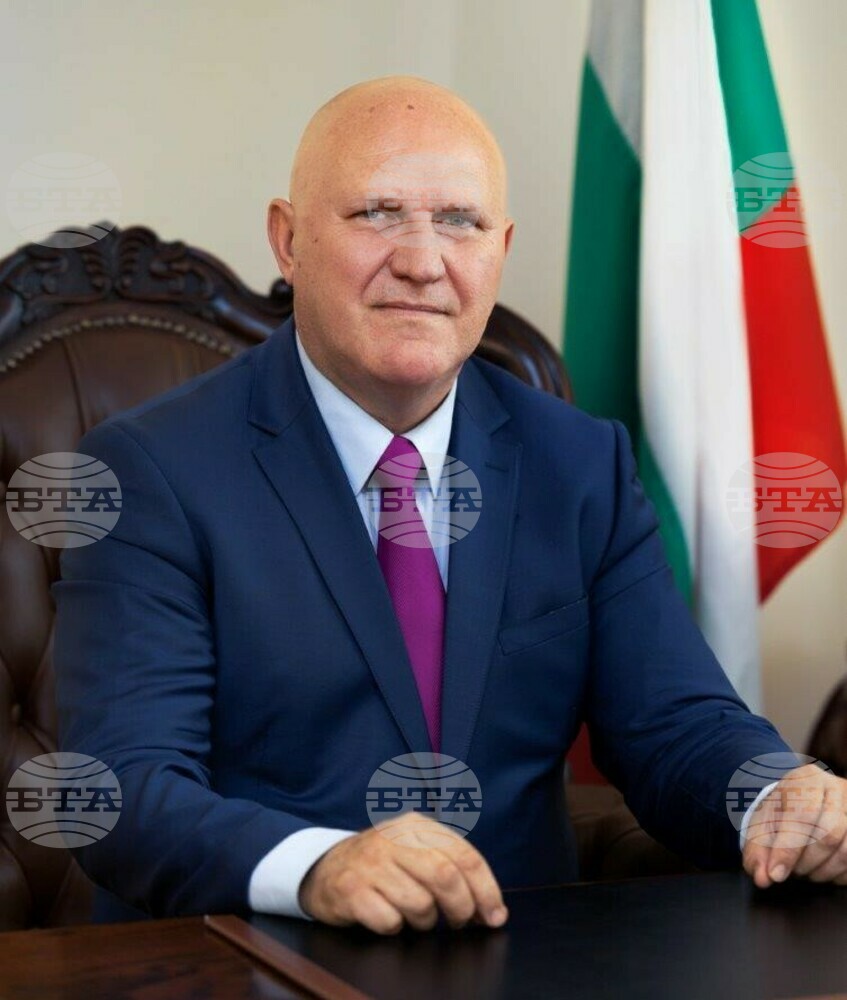 Education Minister Calls for Support for Today's Awakeners