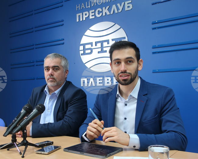 Подкрепа за належащия ремонт на плевенския театър заявиха депутатите Стоил Стоилов и Иван Манев


