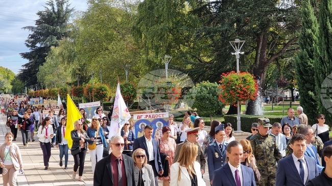 Ямбол отбелязва Деня на народните будители с тържествена церемония, шествие и поднасяне на венци и цветя